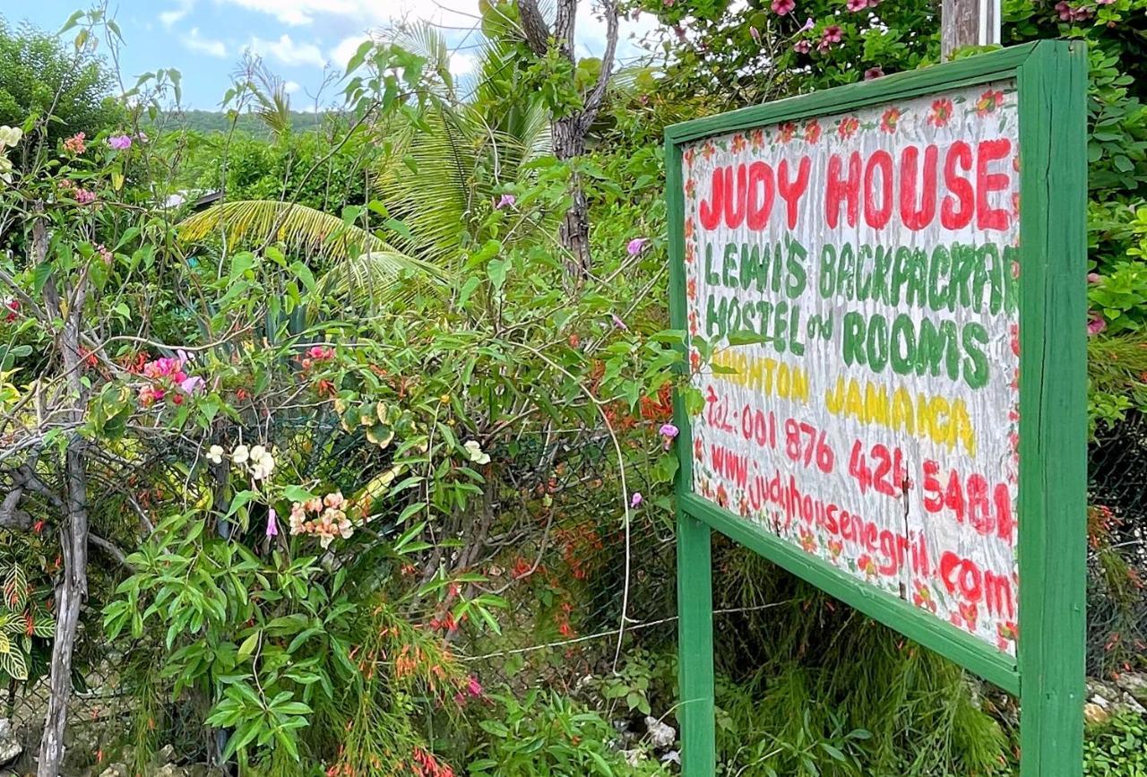 Judy House 2 - Lewis Backpacker Hostel Little Bay Kültér fotó